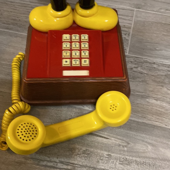Vintage Mickey Mouse Walt Disney Touch Tone Phone Model 8000 - Picture 5 of 13